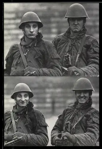 AK Zwei bewaffnete Soldaten mit grimmigem Blick und freundlichem Lächeln