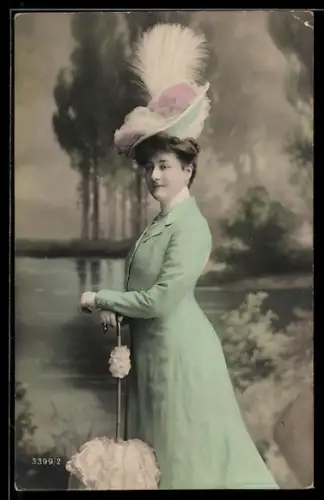 AK Elegante Dame mit Schirm