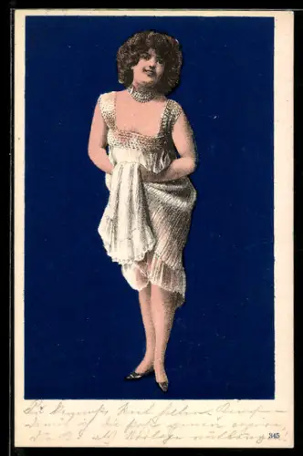 AK Junge Frau im weissen Kleid