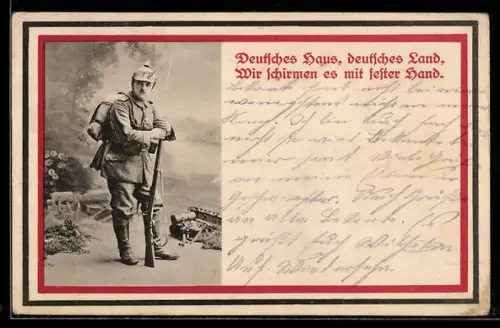 AK Infanteriesoldat mit Pickelhaube und Gewehr auf seinem Wachposten