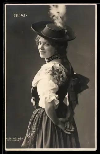 AK Frau in Tracht mit Hut