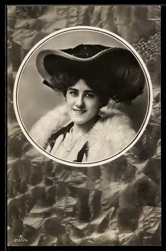 AK Junge Frau mit elegantem Hut