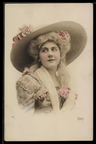 AK Junge Frau mit sommerlichem Hut und Blumen im Haar