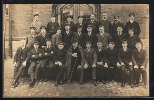 Foto-AK Idstein i. T., Klassenfoto 1909-10