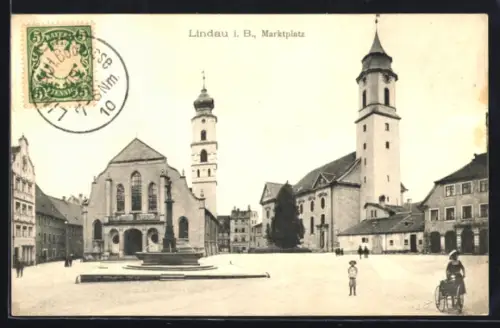 AK Lindau i. B., Marktplatz mit Brunnen, Panorama