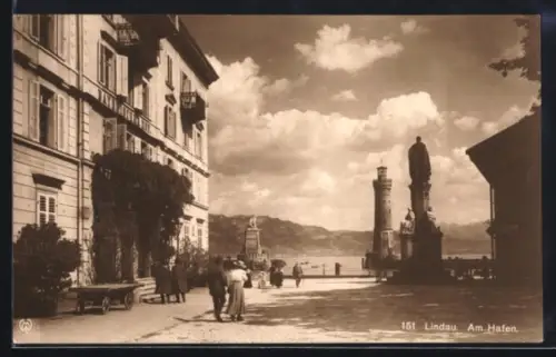 Foto-AK Lindau, Am Hafen mit Hotel Bayerischer Hof