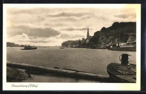 AK Lauenburg /Elbe, Uferpartie mit Kirche