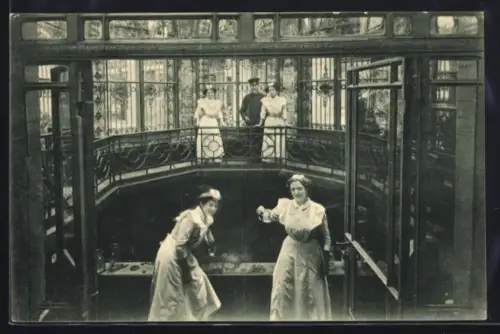 AK Wiesbaden, In der Kochbrunnenhalle