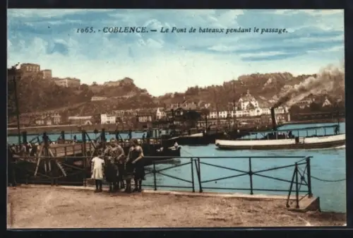 AK Koblenz, Dampfschiff passiert die Schiffsbrücke
