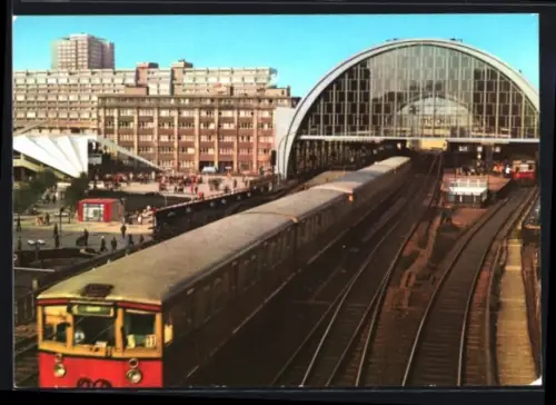 AK Berlin, S-Bahnhof Alexanderplatz, Bahnhofsgebäude, Zug, Hochhaus