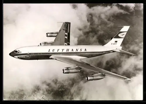 AK Boeing 720 B, vierstrahliger Jumbo-Jet der Lufthansa über den Wolken