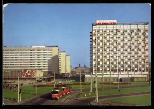 AK Dresden, Prager Strasse mit Interhotel Newa