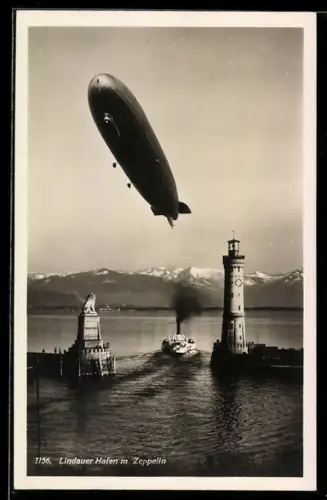 AK Lindau, Hafeneinfahrt mit Luftschiff Graf Zeppelin und Dampfer
