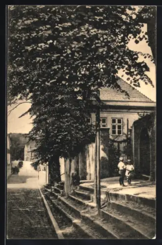 AK Lübeck, Hartengrubenstrasse mit Kindern