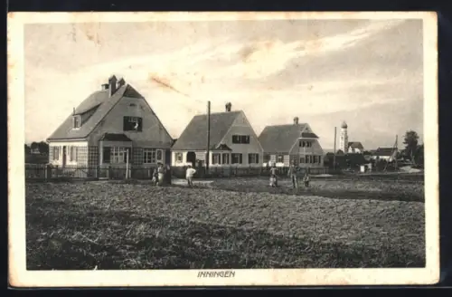 AK Inningen, Teilansicht des Ortes mit Kirche in der Ferne