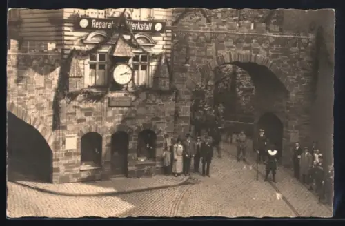 Foto-AK Siegen, Strassenpartie vor einer Werkstatt für Reparaturen