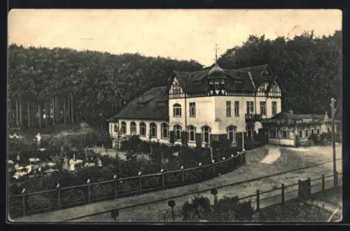 AK Kiel, Gasthof Wald-Eck, Aussenansicht mit Gartenanlage