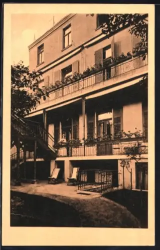 AK Lübeck, Frauenklinik von Dr. Uter, Aussenbereich mit Liegestühlen