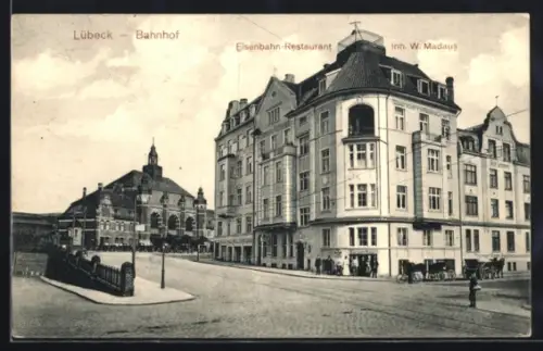 AK Lübeck, Bahnhof, Blick auf das Eisenbahn-Restaurant, Inh. W. Madauss