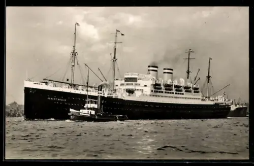 AK Passagierschiff Albert Ballin der Hamburg-Amerika-Linie, Schlepper Georgswerder