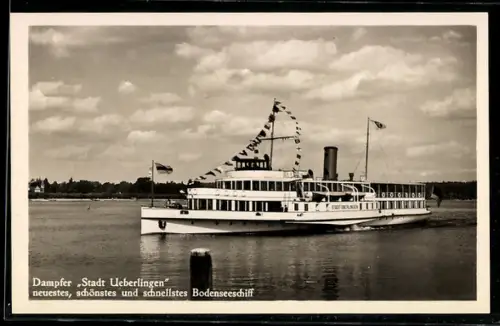 AK Bodensee-Dampfer Stadt Ueberlingen nähert sich dem Hafen