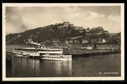 AK Ehrenbreitstein, Dampfer Vaterland bei Fahrt durch die Schiffsbrücke auf dem Rhein