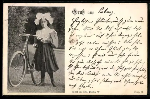 AK Mädchen mit Kopfschmuck neben ihrem Fahrrad