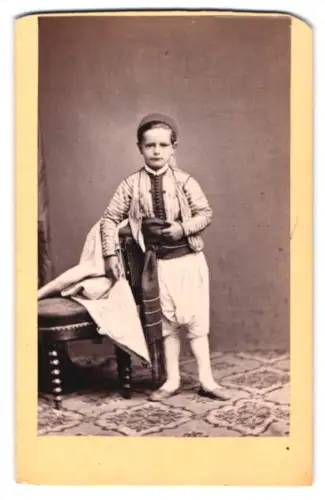 Fotografie Jaeger, Chaux-de-Fonds, Junge in arabischer Tracht