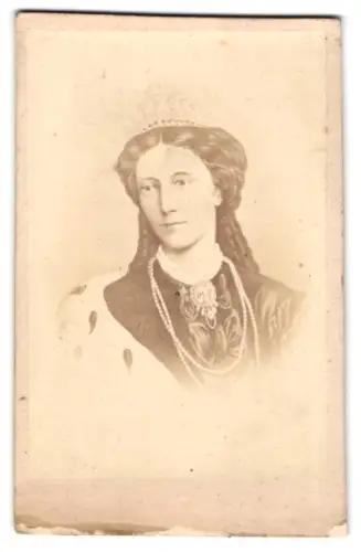 Fotografie unbekannter Fotograf und Ort, Porträt Königin Olga Nikolajewna Romanowa Königin von Russland nach einem Gemäl