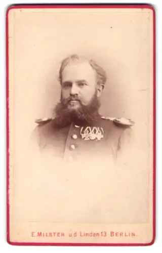 Fotografie E. Milster, Berlin, Unter den Linden 13, Porträt Kurt von Falkowski in Uniform mit Orden, Ostpr. Fuss Rgt. 1