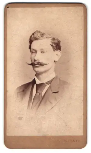 Fotografie M. L. Winter, Prag, Porträt Fritz Freiherr von Skal