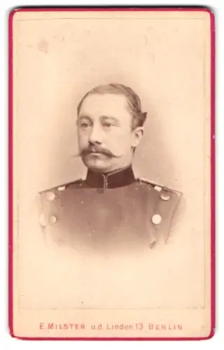 Fotografie E. Milster, Berlin, Unter den Linden 13, Porträt eines Soldaten 1. Westfal. F. R. N. 7 in Uniform