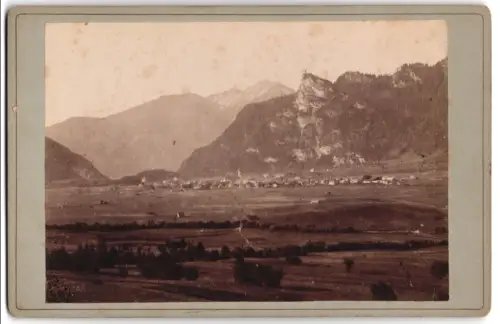Fotografie Korbinian Christa, Oberammergau, Ansicht Oberammergau, Ortsansicht mit Bergpanorama und Gipfelkreuz