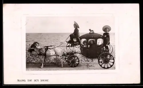 AK Along the Sea Shore, Kindergruppe im Ziegengespann am Meer