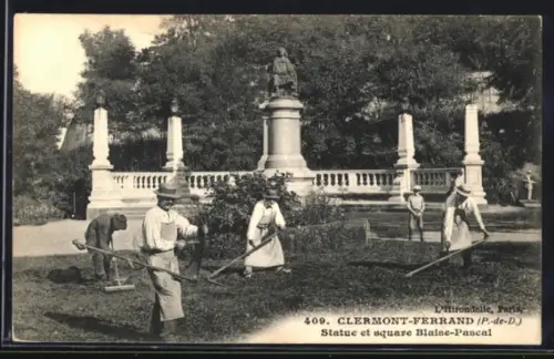 AK Clermont-Ferrand, Statue et square Blaise-Pascal