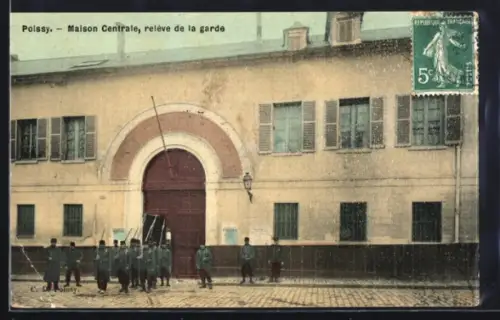 AK Poissy, Maison Centrale, relève de la garde