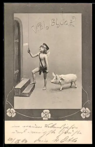 AK Kleiner Junge mit Glücksschwein, Kleeblätter