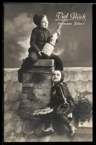 AK Junge Schornsteinfeger mit Sektflasche sitzen auf dem Schornstein, Viel Glück im neuen Jahr