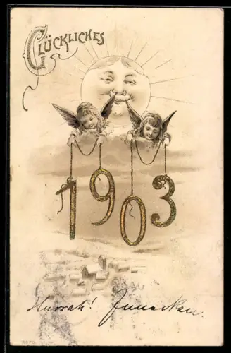 AK Neujahrsengel vor einem grinsenden Mond über einem verschneiten Ort