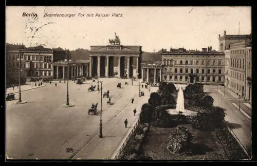 AK Berlin, Brandenburger Tor mit Praiser Platz aus der Vogelschau