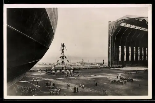 AK Frankfurt a. Main, Zeppelin LZ 129 Hindenburg landet auf dem Flug-und Luftschiffhafen