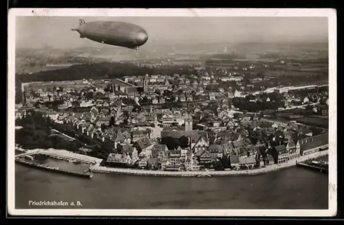 AK Friedrichshafen a. B., Graf Zeppelin vom Flugzeug aus gesehen