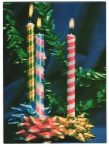 3D-AK Bunte Kerzen vor künstlichen Tannenzweigen