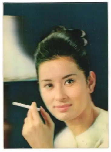 3D-AK Junge Japanerin mit Zigarette, Augenzwinkern