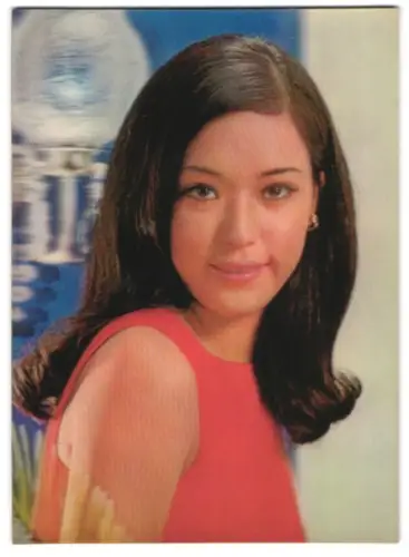 3D-AK Schöne Brünette zwinkert dem Betrachter zu