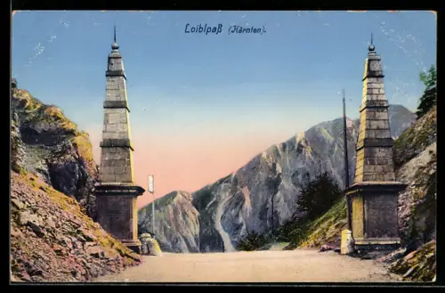 AK Loiblpass /Kärnten, Passstrasse mit Säulen und Gebirgspanorama