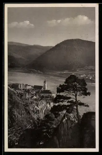 AK Dürnstein a. d. Donau, Panorama mit Kirchturm und Donau