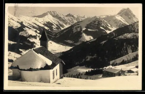 AK Harlassanger, Kobinger Hütte, Be. Peter Auer, Kapelle vor winterlichem Bergpanorama