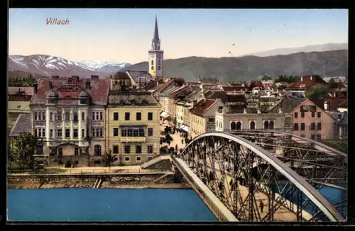 AK Villach, Stadtansicht mit Brücke, Hauptstrasse und Kirchturm