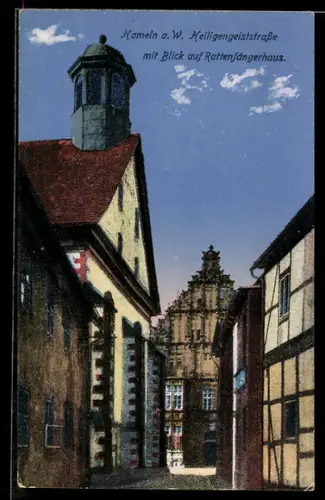 AK Hameln a. W., Heiligengeiststrasse, Blick auf Rattenfängerhaus